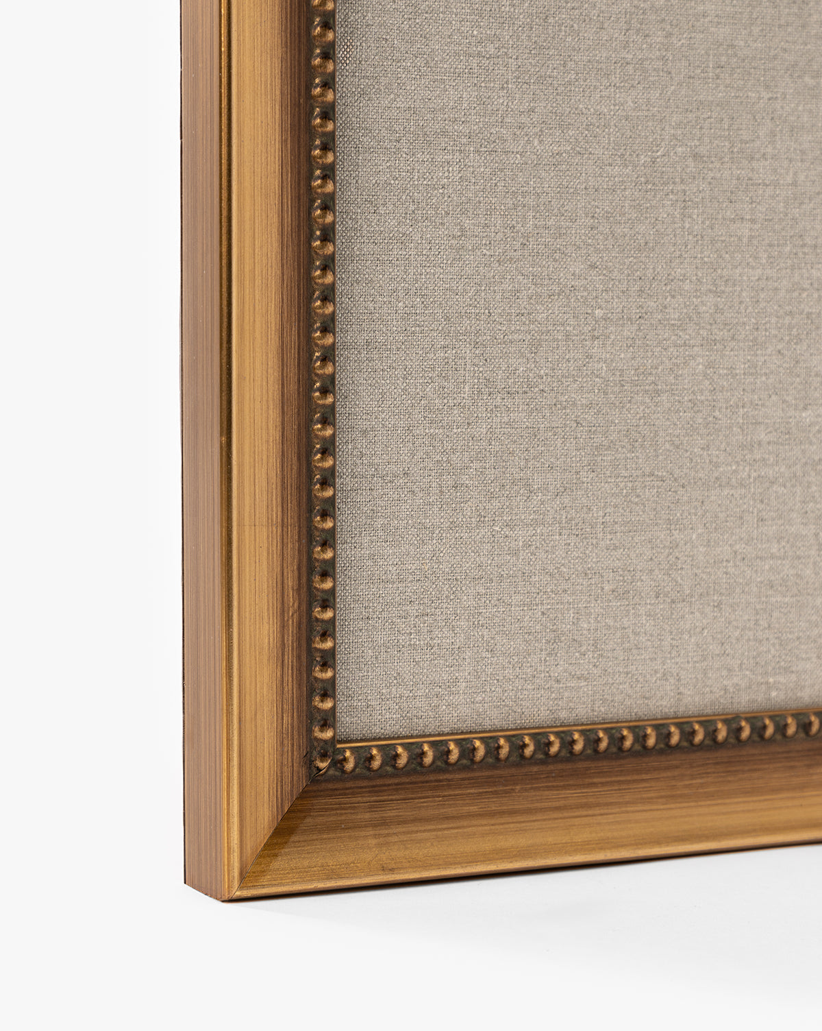 Iris violets dans des vases