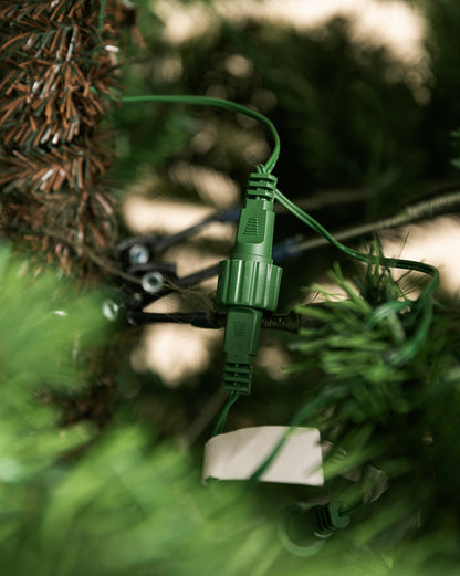 Arbre artificiel pré-éclairé en pin Allison de 9 pi