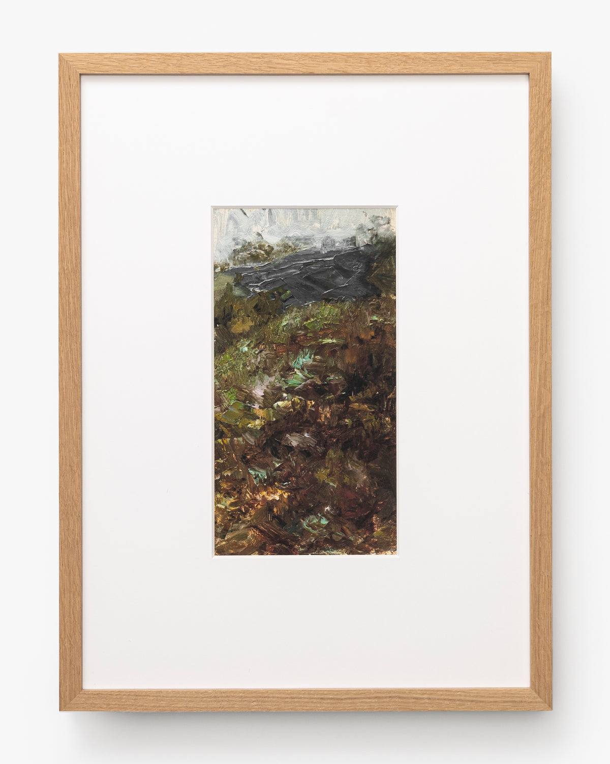 Une rivière coule à travers