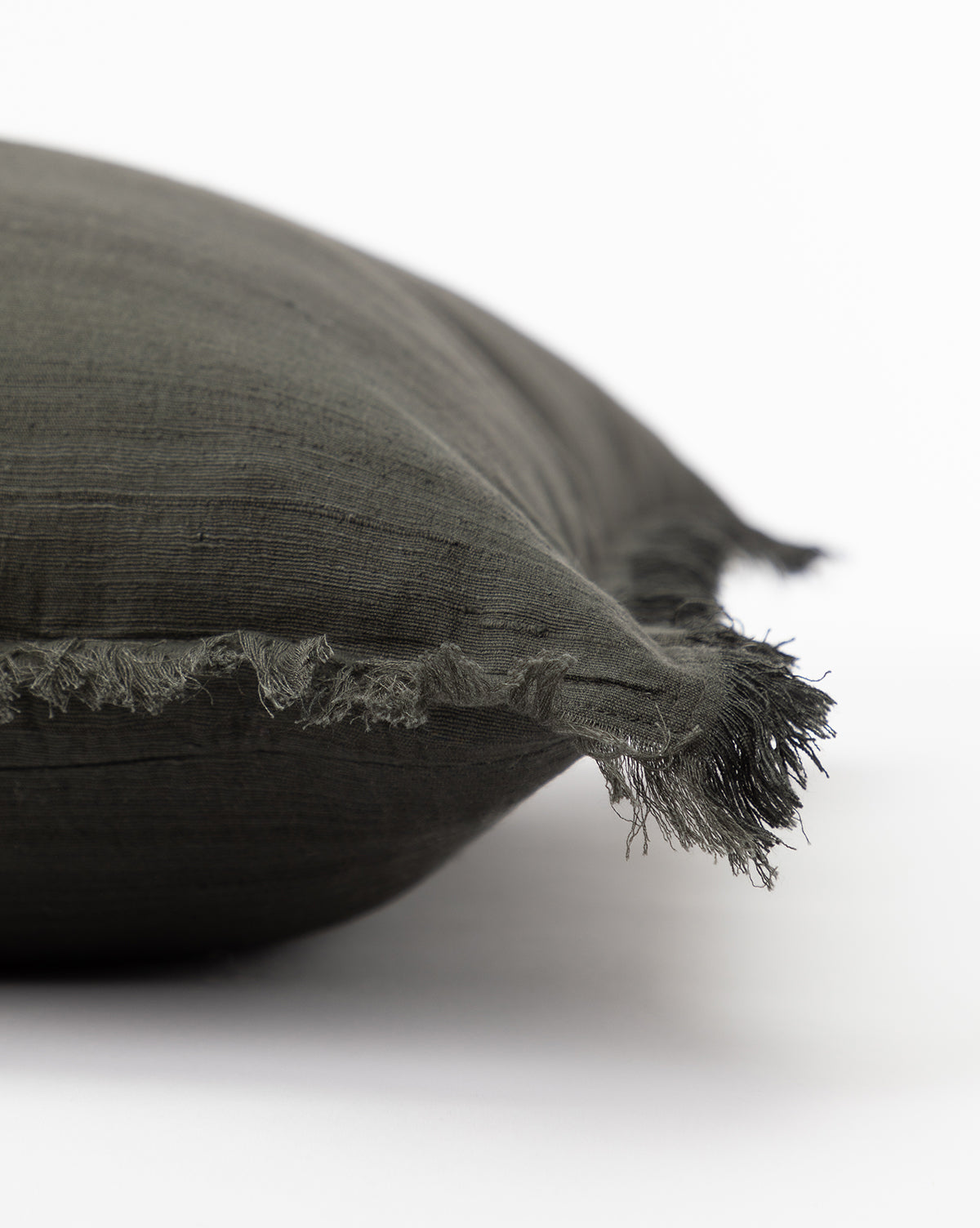 Housse de coussin à franges en soie Abbey