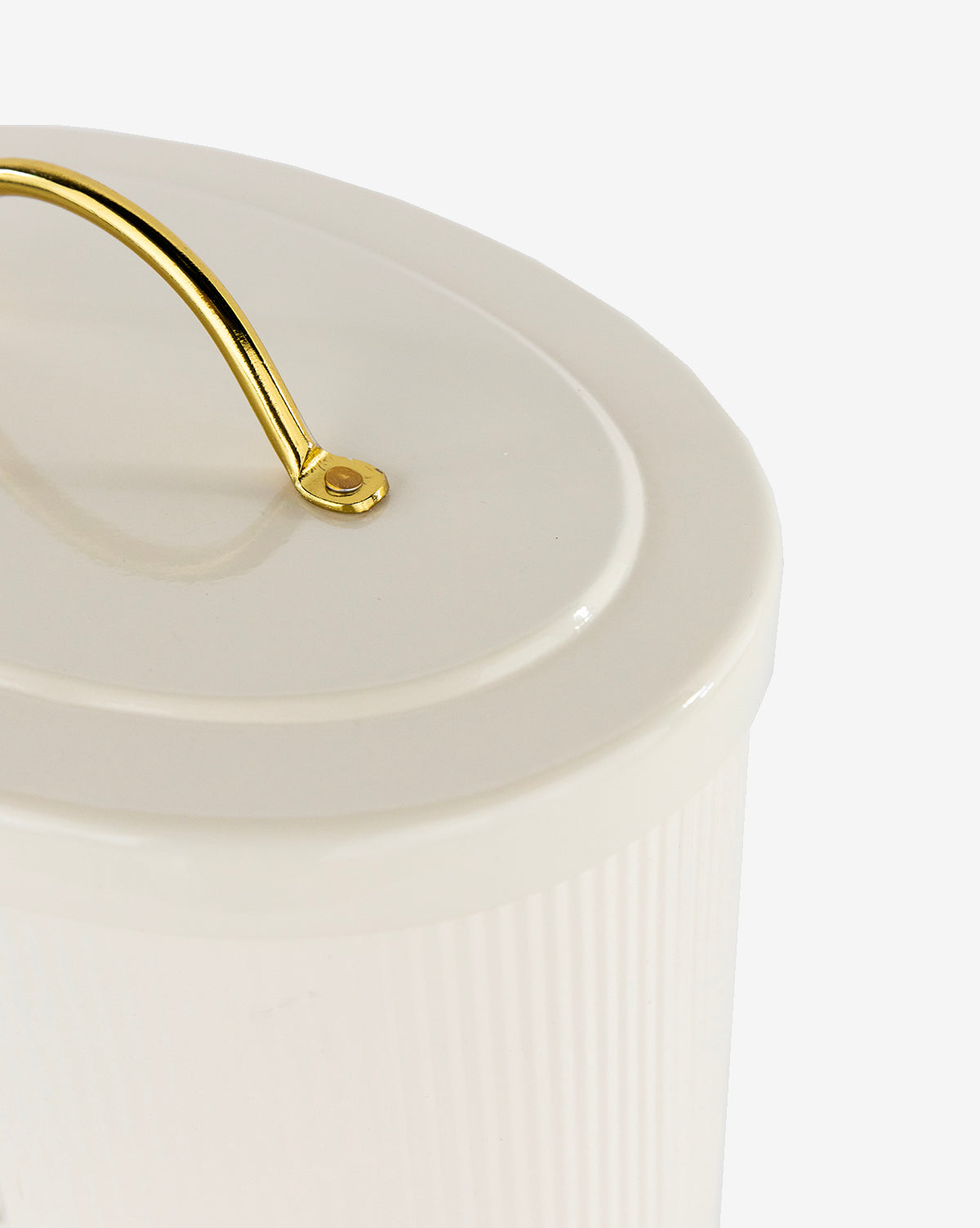 Boîte à pain en métal avec détails en laiton