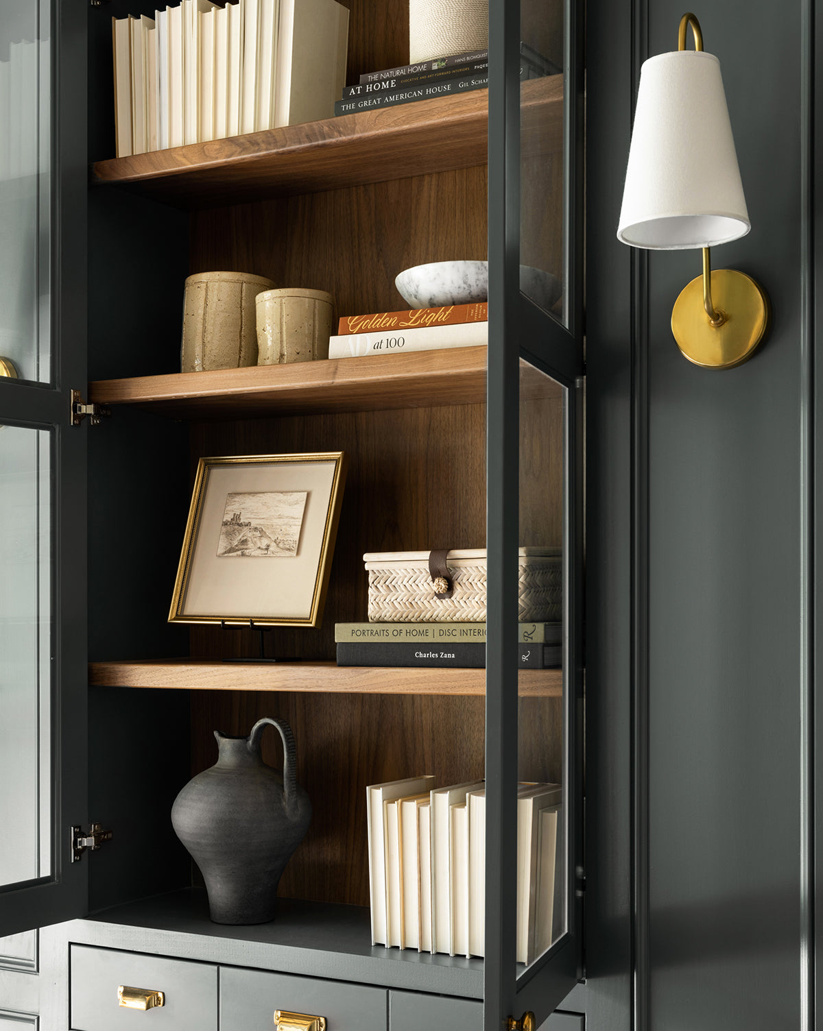 Cruche en terre cuite au charbon de bois