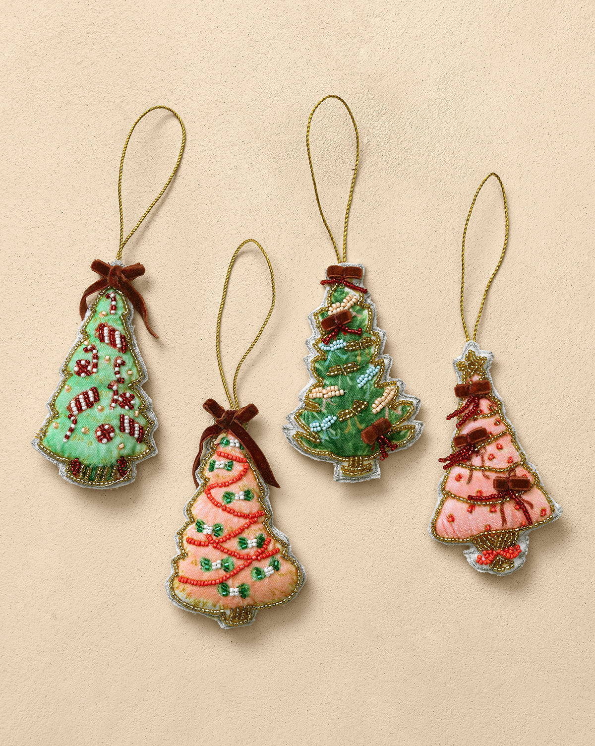 Sapins de Noël en perles faits à la main (lot de 4)