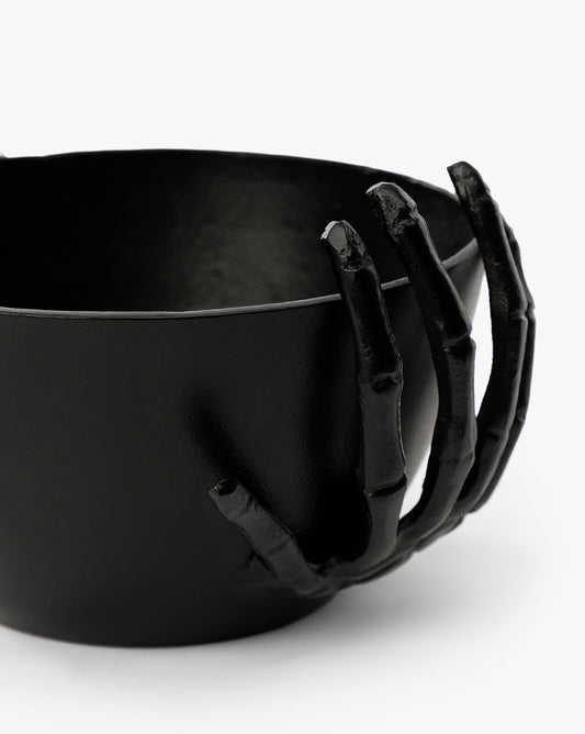 Bol à friandises en forme de mains de squelette