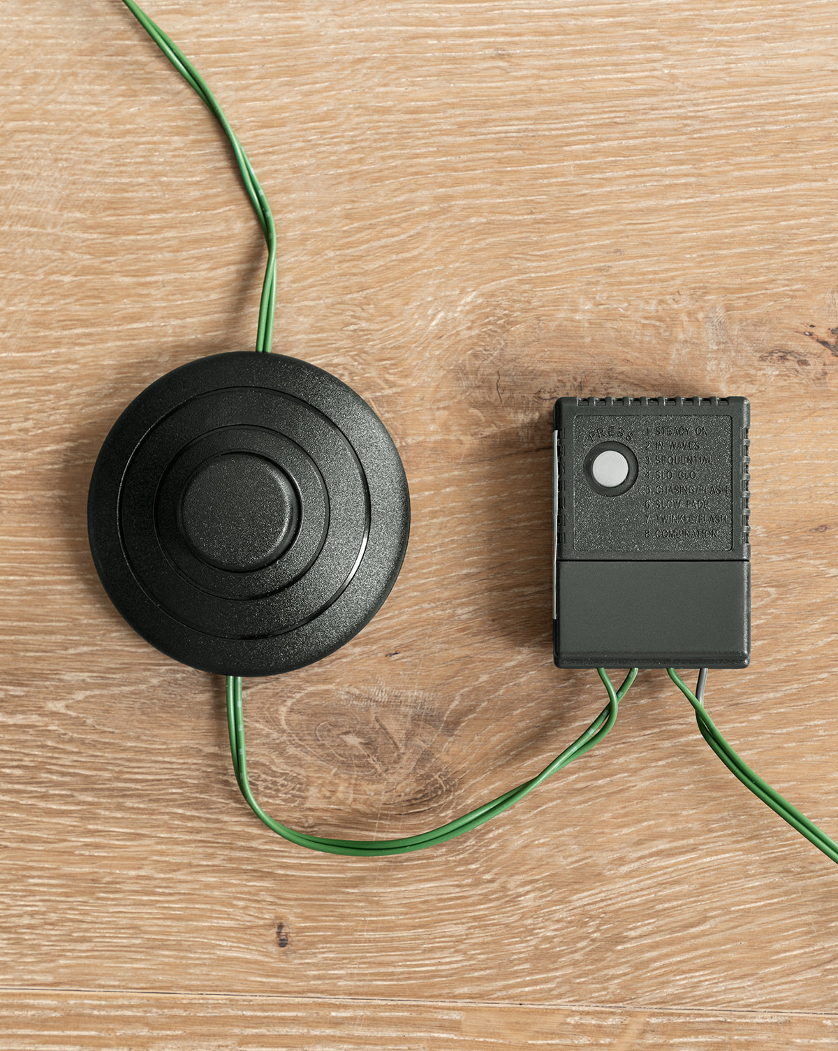 Sapin artificiel pré-éclairé Snowy Grandis de 7 pi