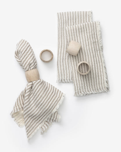 Serviettes à franges rayées