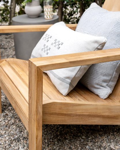 Chaise longue d'extérieur en teck Triby