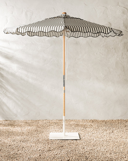 Le parapluie du marché à rayures noires de Monaco