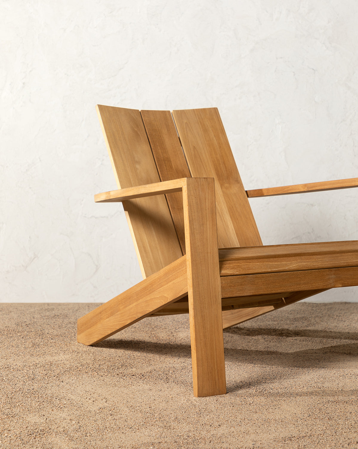 Chaise longue d'extérieur en teck Triby