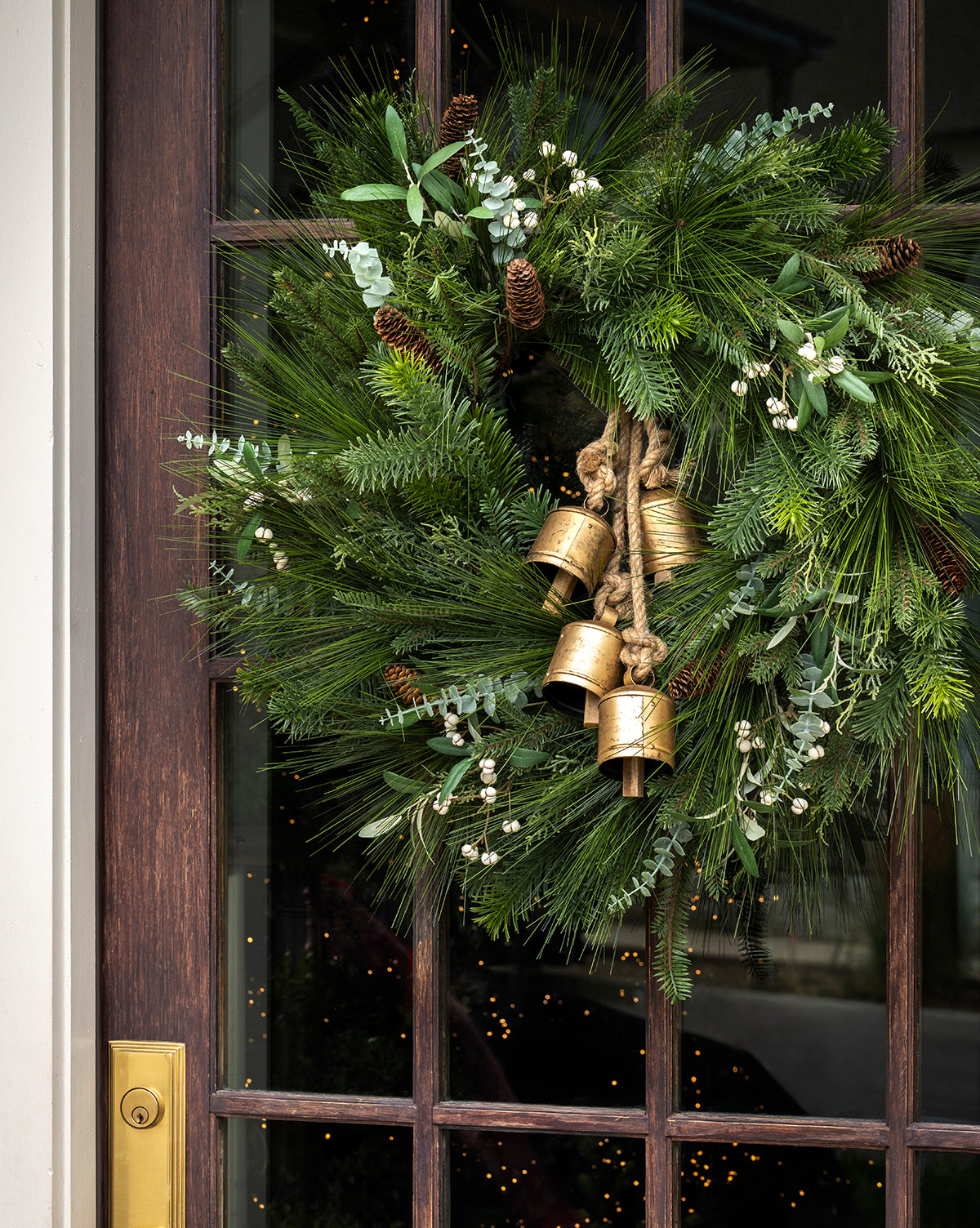 Couronne artificielle de 24 pommes de pin et baies
